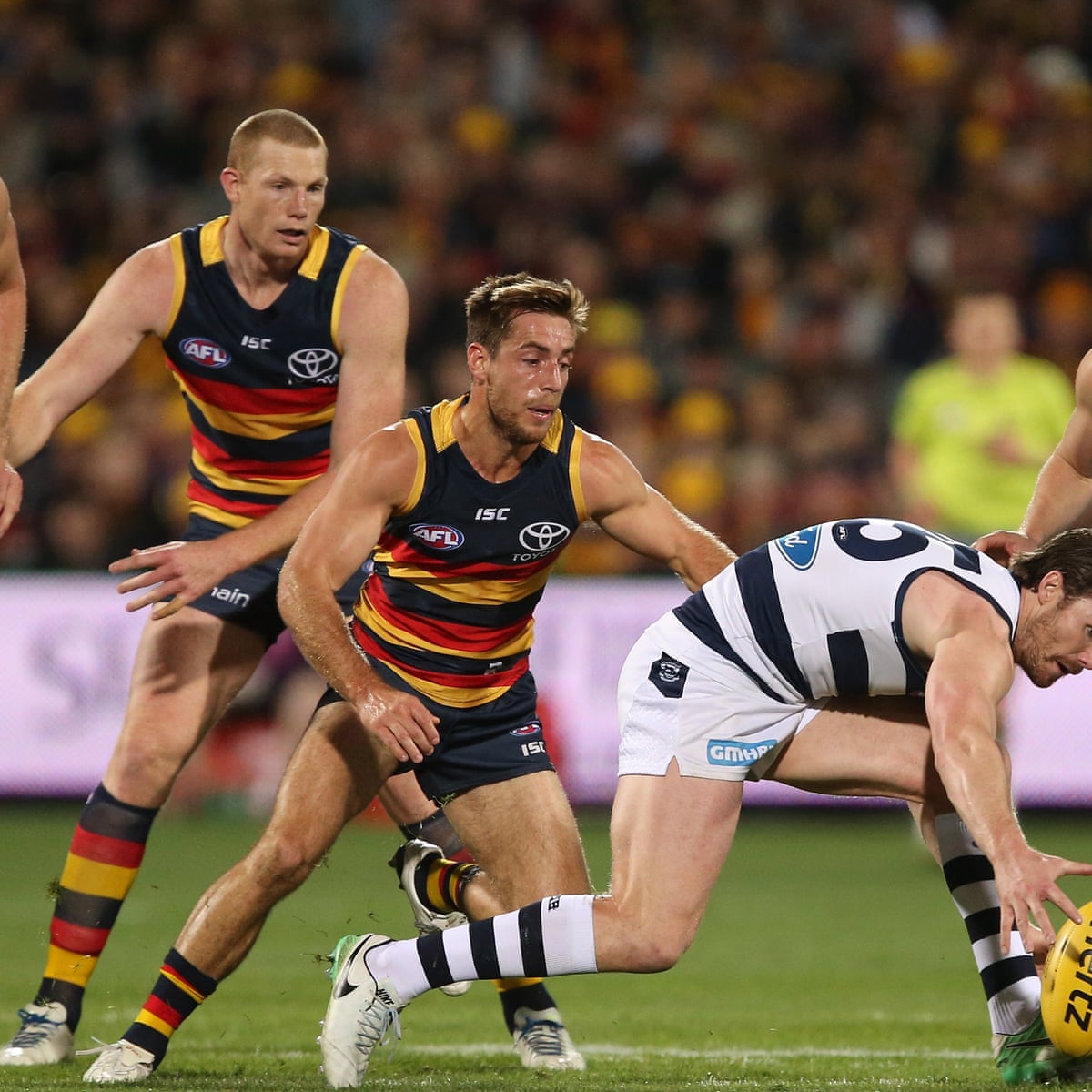 Adelaide Crows Overcome Geelong Cats To Stay On Top Of Afl Ladder Afl The Guardian