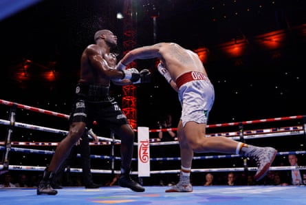 Oleksandr Usyk lands the knockout blow on Daniel Dubois