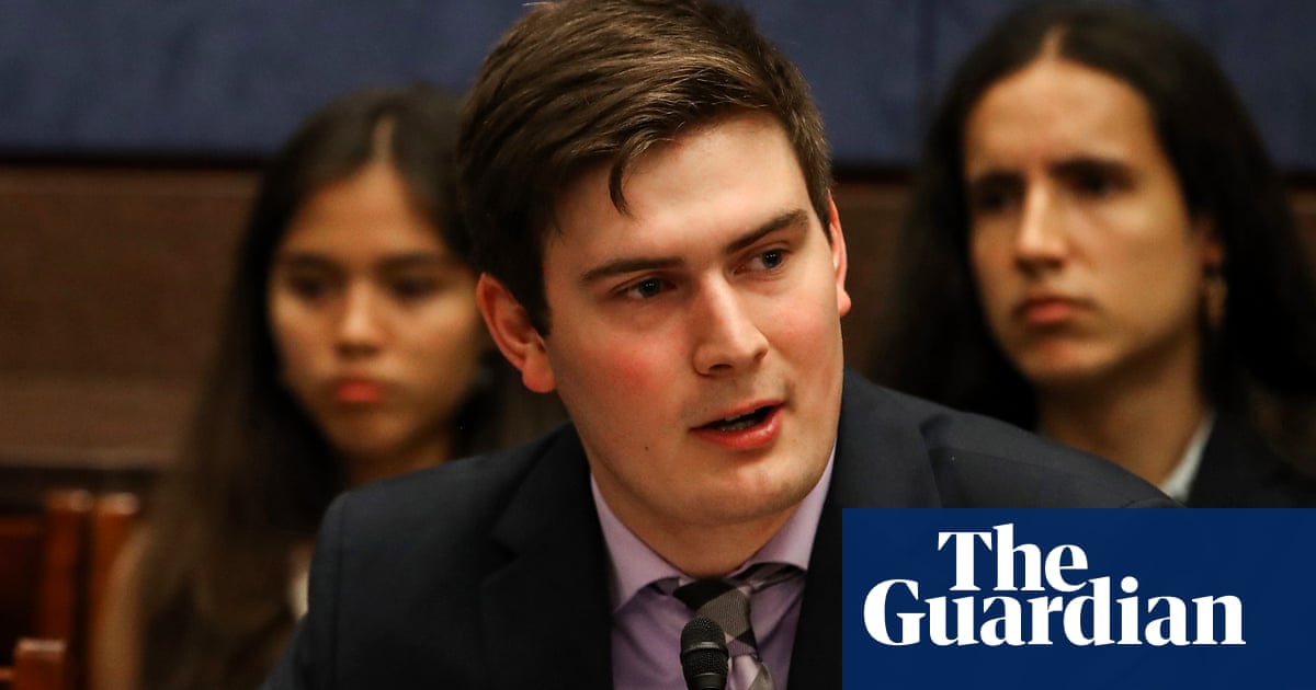 Дхарна НурНейтън Баринг от Аляска е част от група млади