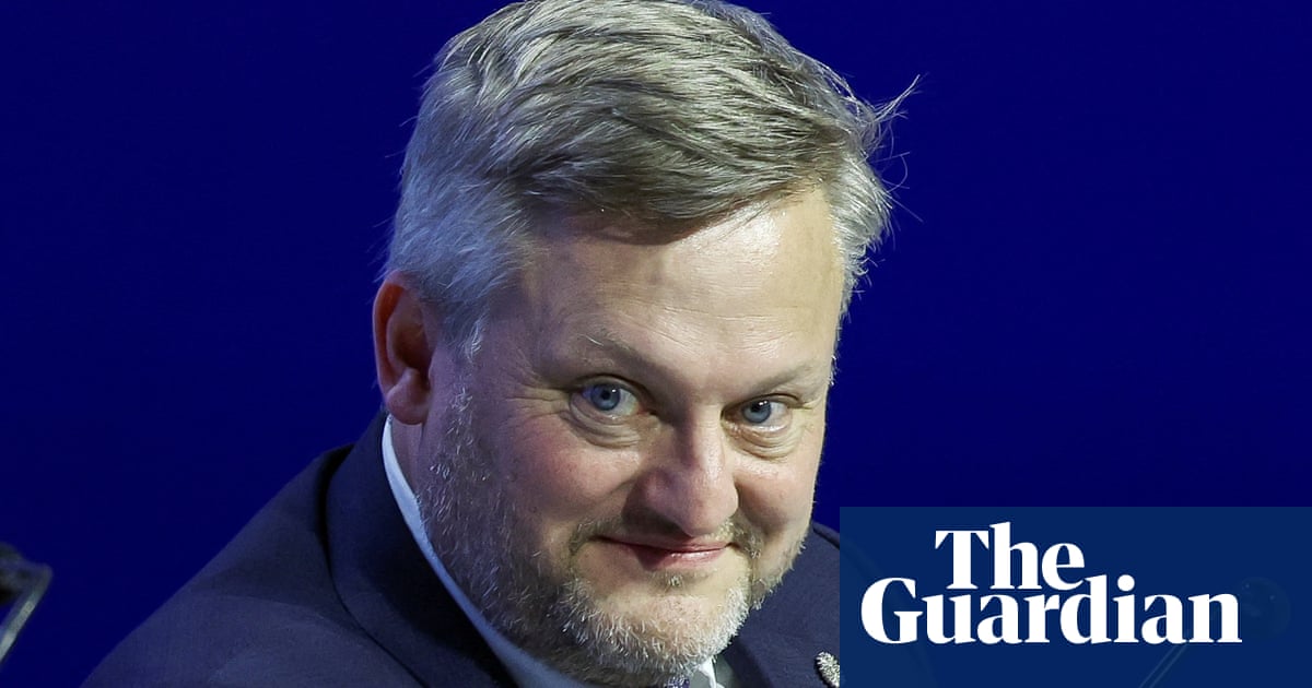 BP cuts boss’s pay by 30% after company misses profit targets | BP BP cuts boss’s pay by 30% after company misses profit targets | BP