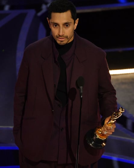 Ahmed accepts his Oscar.
