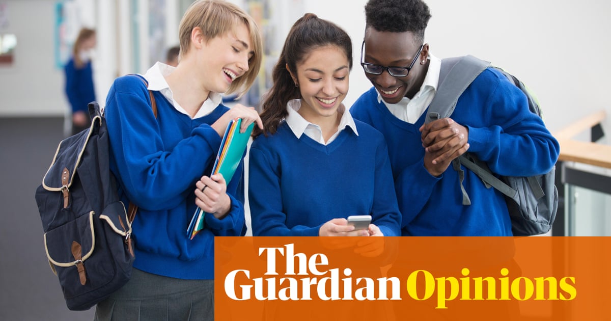 Dear Gavin Williamson, teenagers use mobile phones. Get with the times