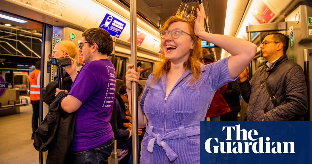 Crossrail: Elizabeth line hailed as â€˜fit for a Queenâ€™ as it opens