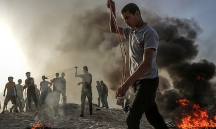 Palestinian protesters on the border between Israel and the Gaza Strip, October 2018