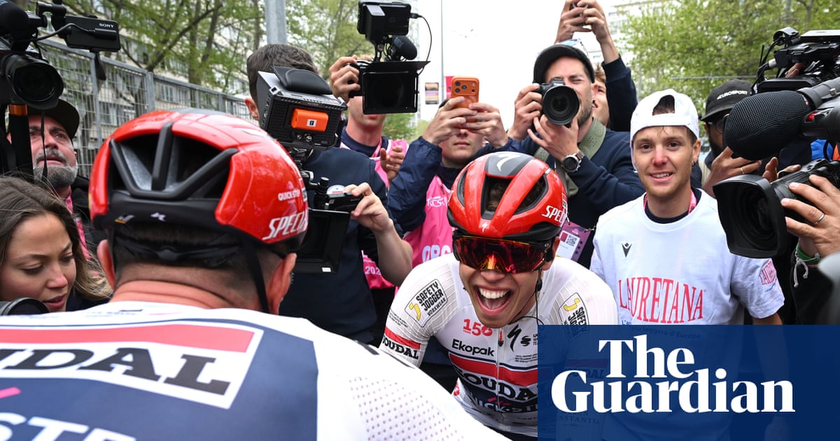 Giro d’Italia: Paul Magnier wins stage one but finish marred by mass crash