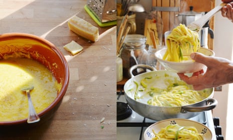 Linguine with courgettes, egg and parmesan