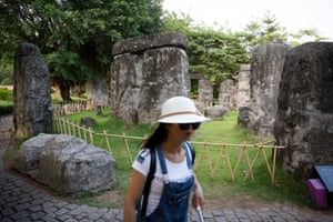The giant stones of Stonehenge