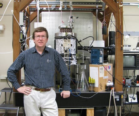 Kenneth Libbrecht standing with DIY-looking machinery and cabling