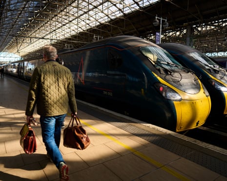 Avanti Batı Yakası treni Londra Euston istasyon platformunda
