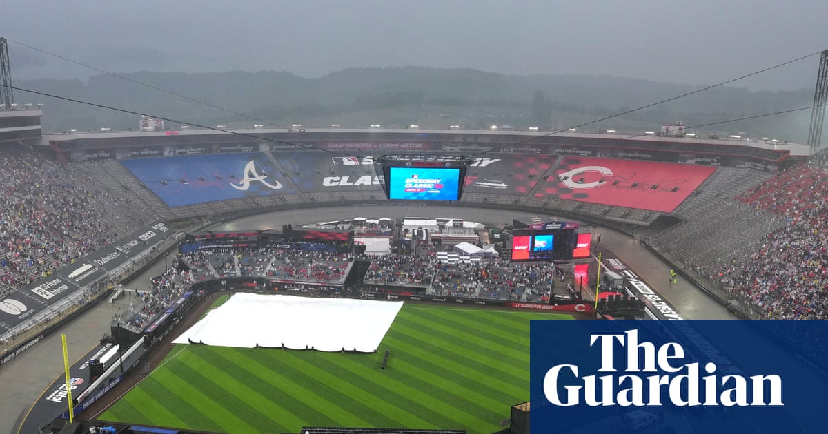 Braves and Reds break Major League Baseball attendance record at Tennessee racetrack  in pictures