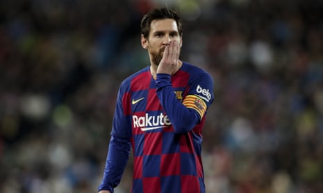 Lionel Messi reacts during the defeat against Real Madrid on 1 March.