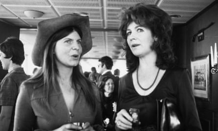 Edna O’Brien, right, with the novelist Margaret Drabble at a press conference at New Zealand House in London in 1972.