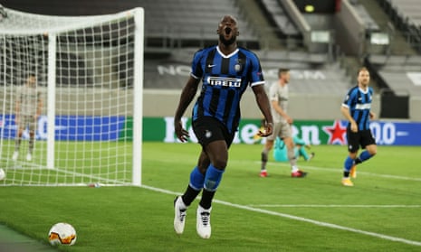 Romelu Lukaku celebrates after scoring Inter’s fifth goal.