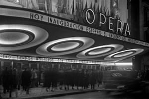 Teatro Opera, 1936Coppola then lived in Berlin and participated in the Bauhaus until it closed in 1933. There was, presumably, no point of contact between the two photographers. There are common themes in modern photography ,topics that avant-garde photographers adopted and explored