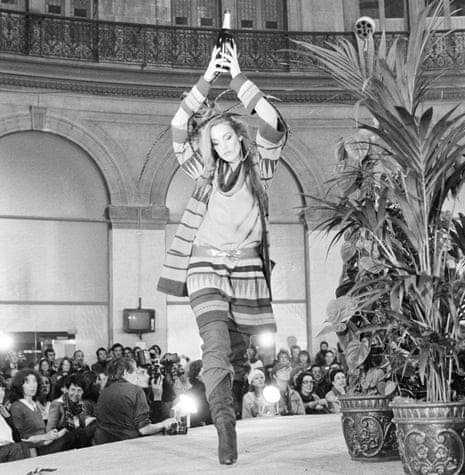 Jerry Hall wears ready-to-wear women’s fashions by Japanese designer Kenzo Takada in 1977.