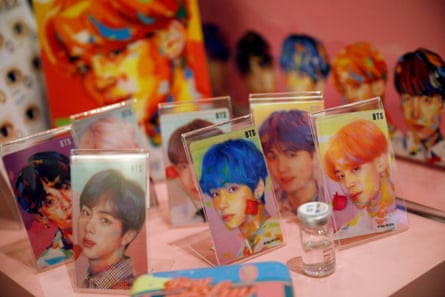 Display of trading cards