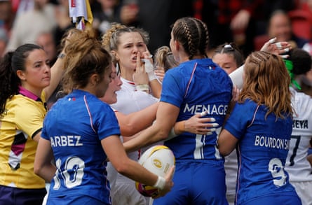 The touch judge tries to intervene in an argument as Ellie Kildunne of England puts her finger to her lips to quieten down France’s Marine Menager as tempers flare during the Women’s Rugby World Cup 2025 semi-final.