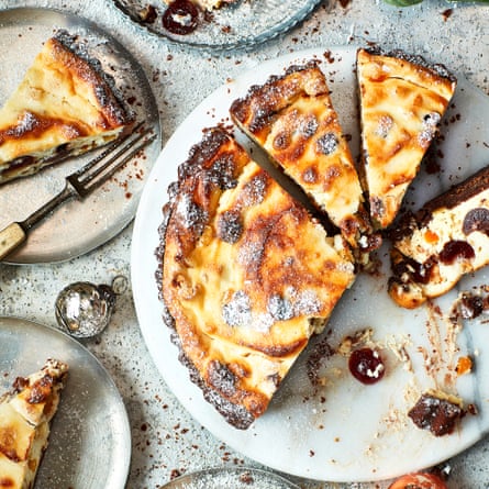 Ricotta cake with chocolate and candied fruits.