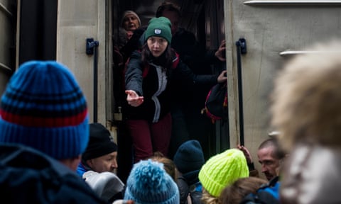 ‘It might be the last chance to get out’: citizens flee Kyiv as assault ...
