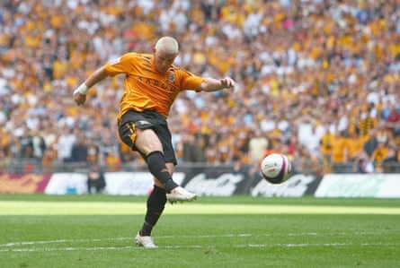 Dean Windass scores the goal at Wembley in 2008 that took Hull into the Premier League.