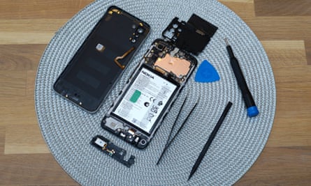 Disassembled the inside of the Nokia G22.