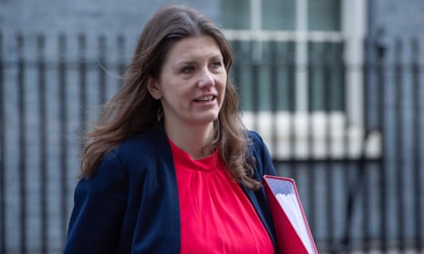 Michelle Donelan outside 10 Downing Street