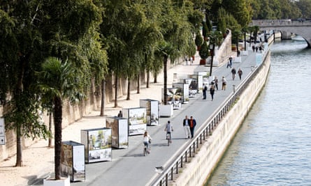The right bank of the Seine river closed to traffic
