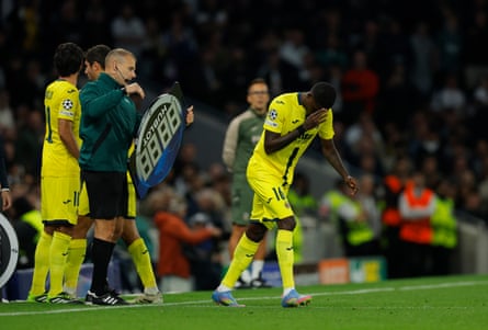 Thomas Partey comes on for Villarreal