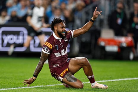 Hamiso Tabuai-Fidow scores Queensland 3rd try.