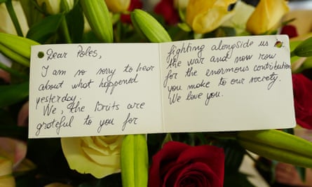 A message sent with flowers to the Association.