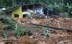 Mud and slush cover the slope at the site of a landslide in Kiribathgala on 29 May 2017