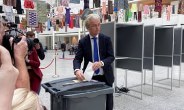 Dutch far-right leader Geert Wilders poses with his ballot paper.