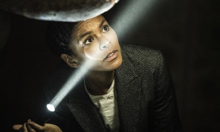 Problèmes d'anxiété… Teixeira en tant que DI Emily Baxter dans Ragdoll.