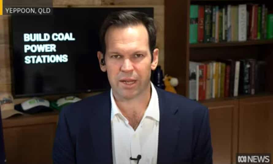 Matt Canavan usa uno spot della ABC per promuovere il suo messaggio a carboncino.