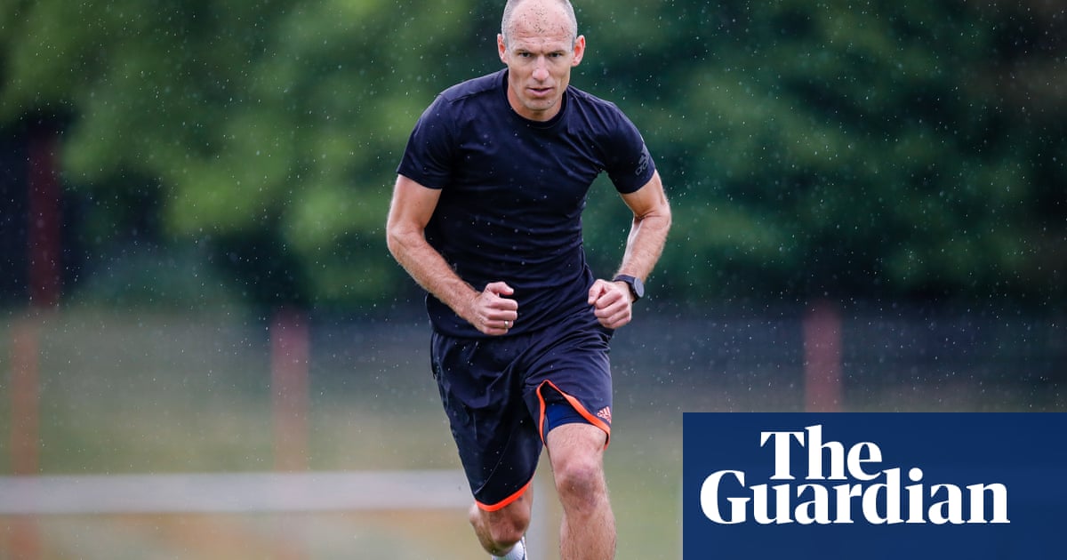 ‘Arjen, follow your heart’: Robben hopes to make comeback with Groningen