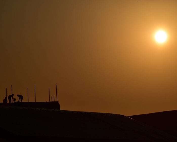 ‘When I get home, my whole body aches’: extreme heat saps health and wages of India’s poorest workers