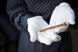 Dickens’s gold writing implement which doubles as a pen and pencil