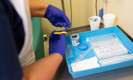 A nurse with a cytosponge kit