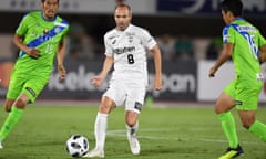 Shonan Bellmare v Vissel Kobe - J.League J1<br>HIRATSUKA, JAPAN - AUGUST 19: (EDITORIAL USE ONLY) Andres Iniesta of Vissel Kobe in action during the J.League J1 match between Shonan Bellmare and Vissel Kobe at Shonan BMW Stadium Hiratsuka on August 19, 2018 in Hiratsuka, Kanagawa, Japan. (Photo by Masashi Hara/Getty Images)