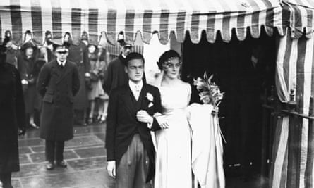 Bryan Guinness with his new bride Diana Mitford, one of the noted Mitford sisters, in London, 1929.