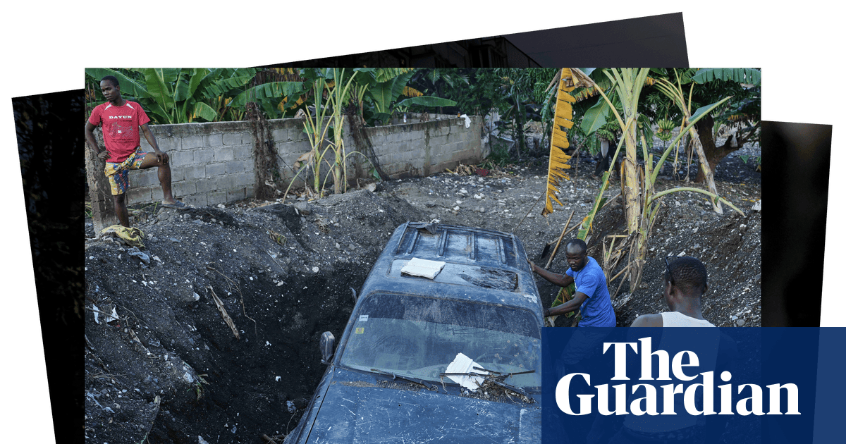 Hurricane salvage and an ex-president’s release from jail: photos of the day – Friday