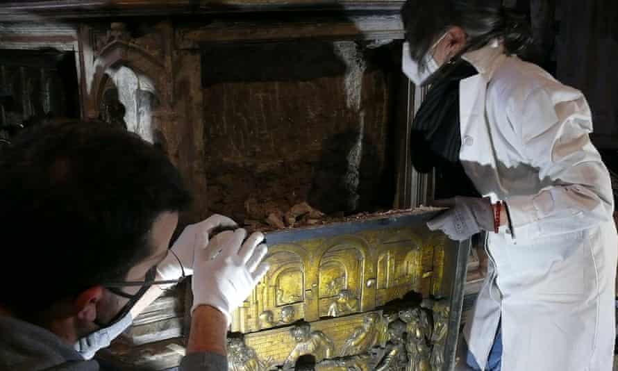 La cerimonia del bronzo di Erode al Duomo di Siena è stata rimossa