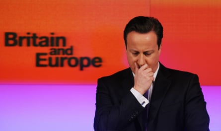 David Cameron in front of a Britain and Europe sign