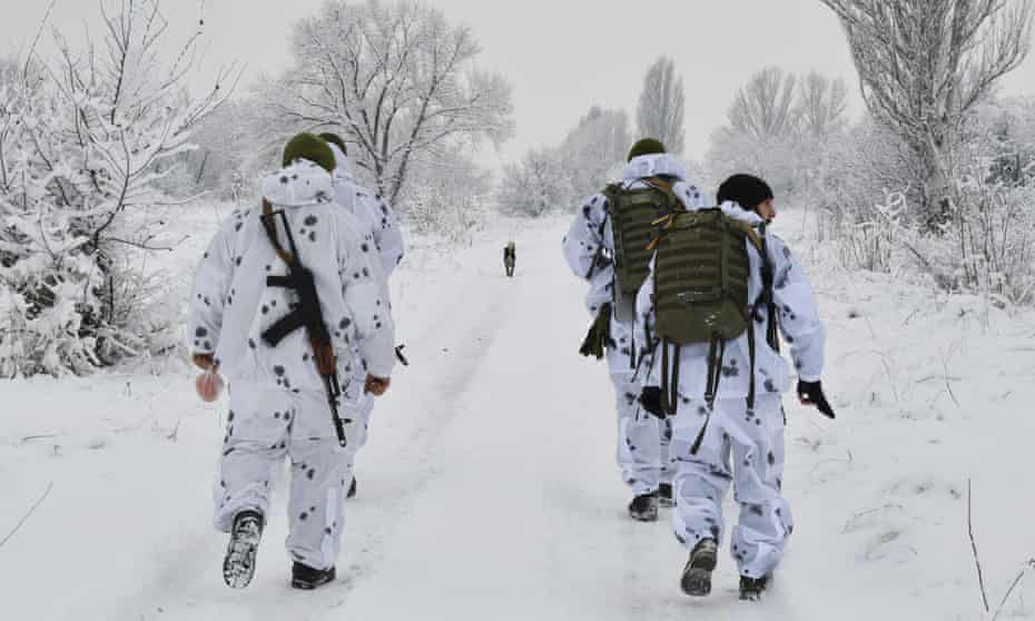 Ukrainian servicemen in the Donetsk region
