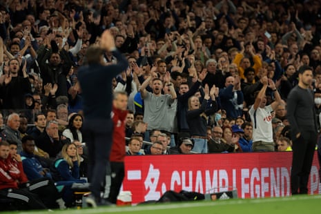 Tottenham manager Antonio Conte and the Spurs fans applaud each other.