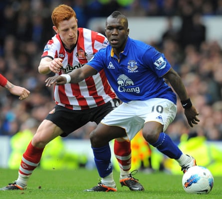 Drenthe playing for Everton on loan in 2012