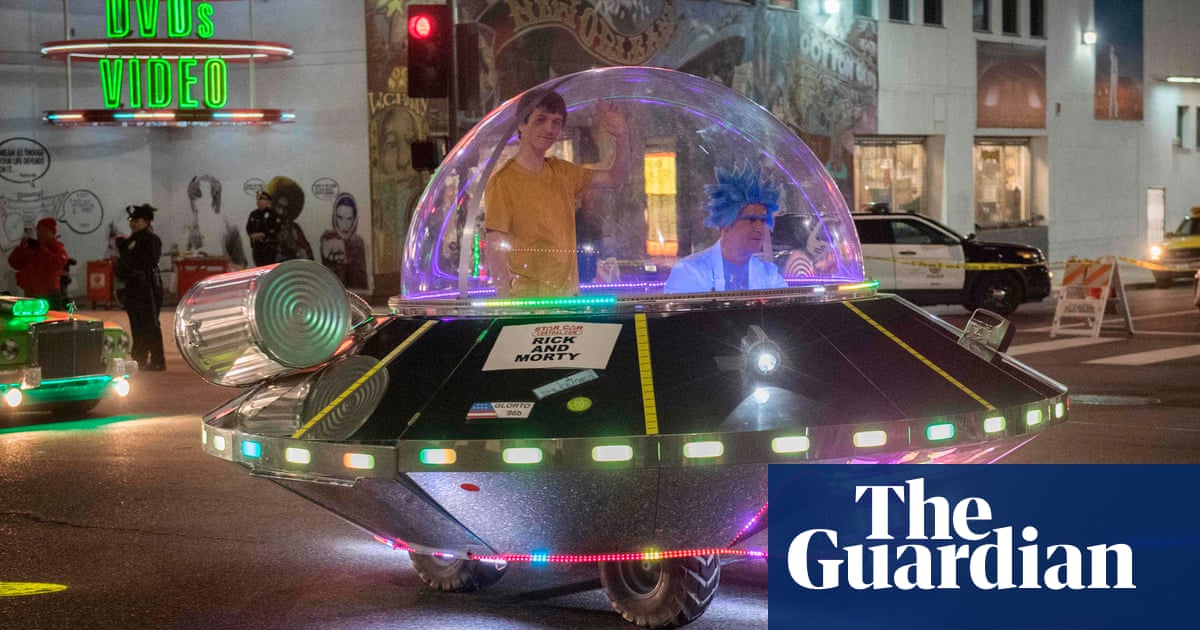 The Hollywood Christmas Parade 2019 In Pictures Life And Style The Guardian When Is The 2021 Hollywood Christmas Parade