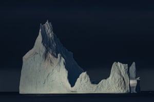 Uma vista do iceberg pontiagudo