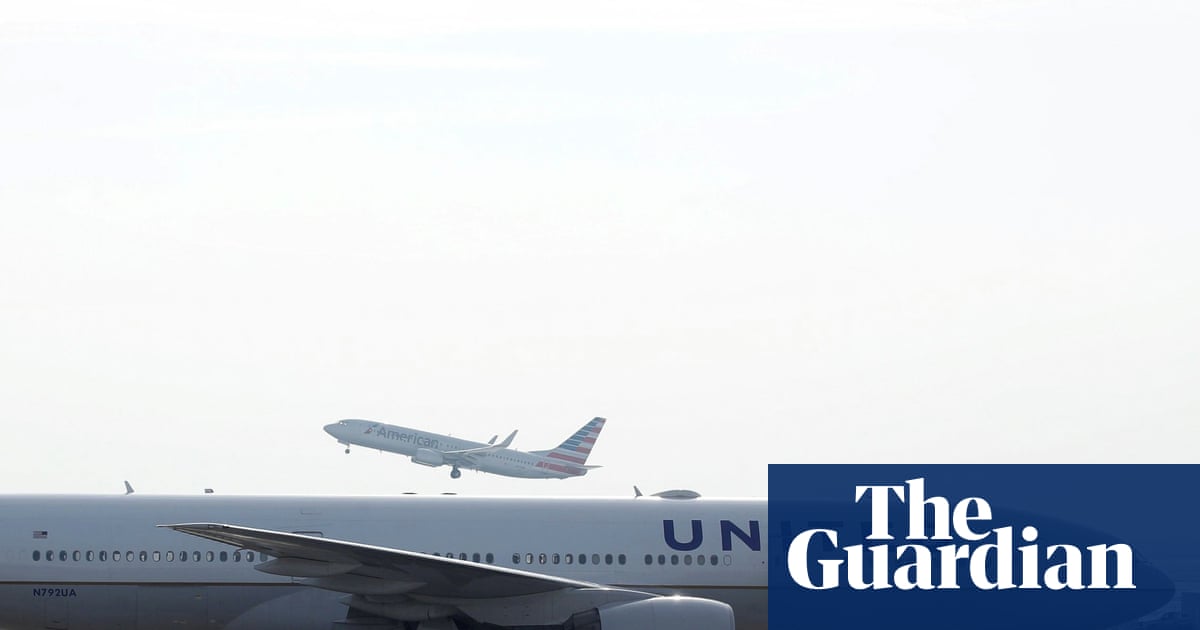 United plane clips tail of another aircraft at Chicago's O'Hare airport
