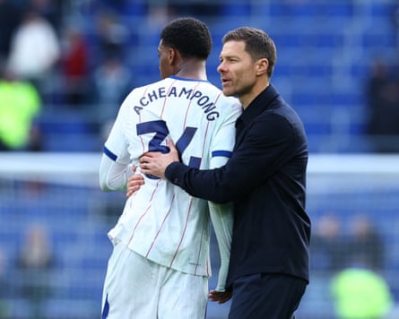 Chelsea manager Xabi Alonso embraces one of his players